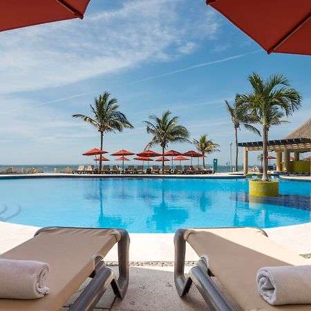 Camino Real Веракрус Экстерьер фото Pool at the Iberostar Grand Hotel Bávaro
