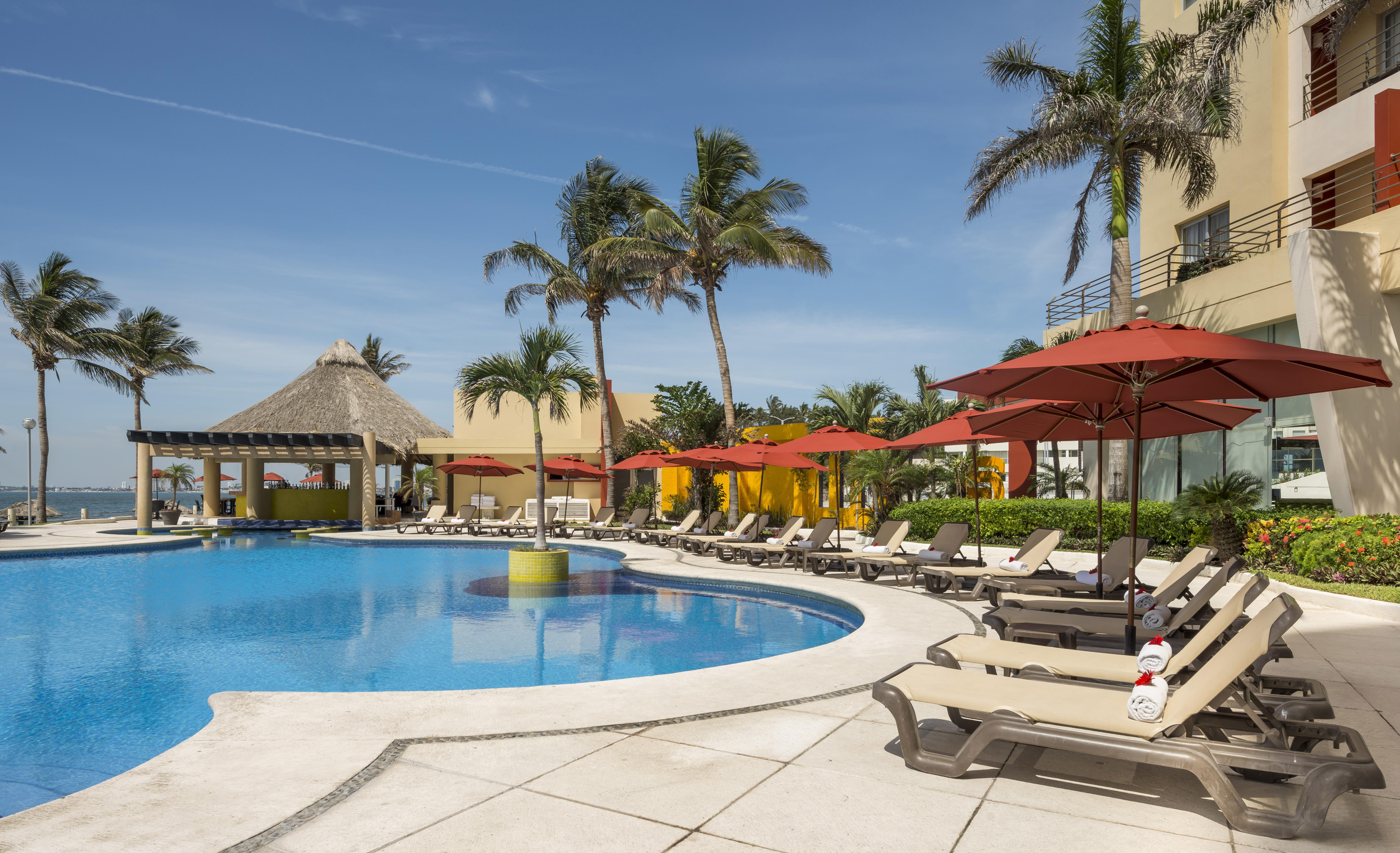 Camino Real Веракрус Экстерьер фото Pool at the Sheraton Nha Trang Hotel & Spa Resort