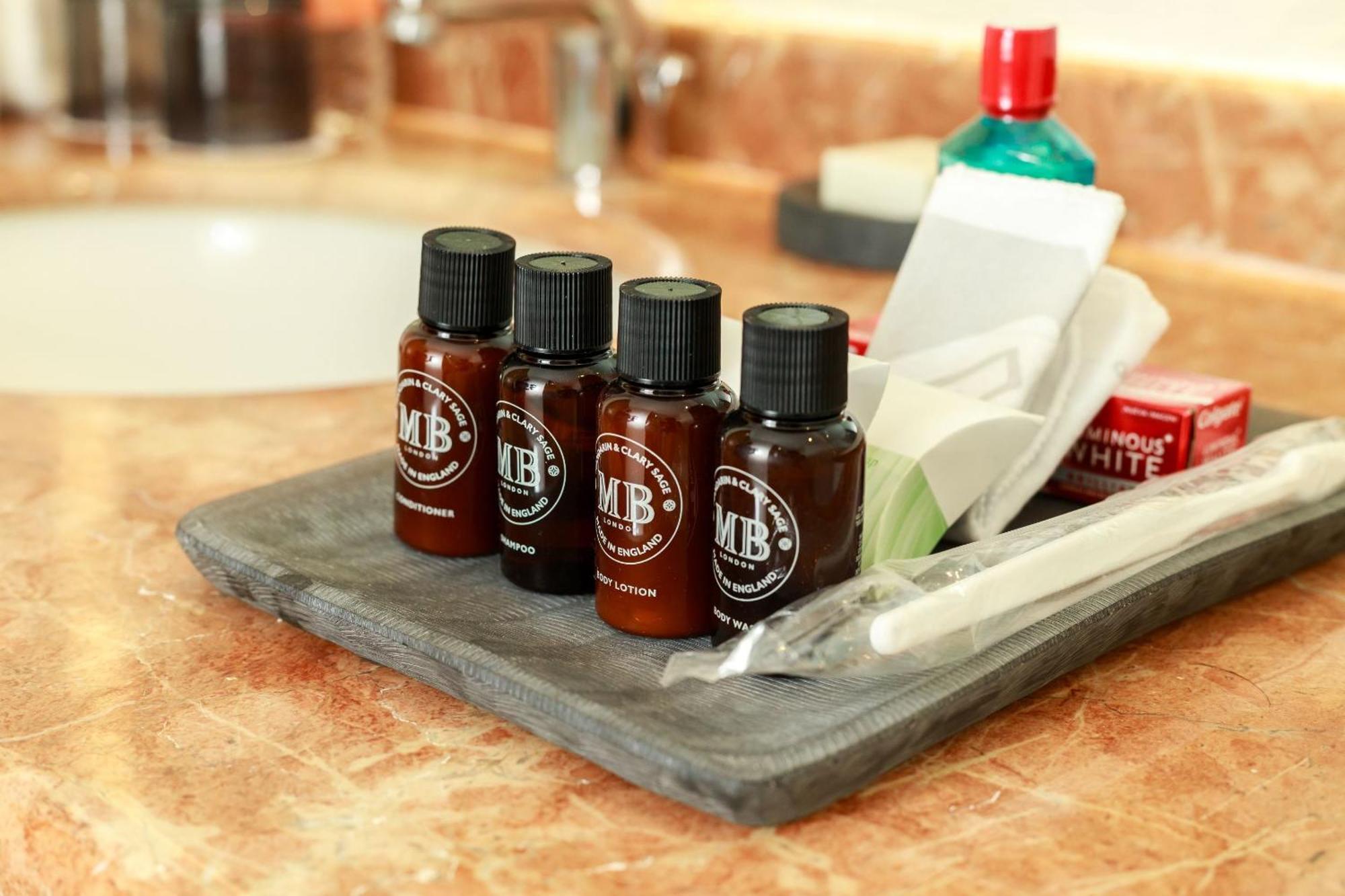 Camino Real Веракрус Экстерьер фото A selection of MB toiletries