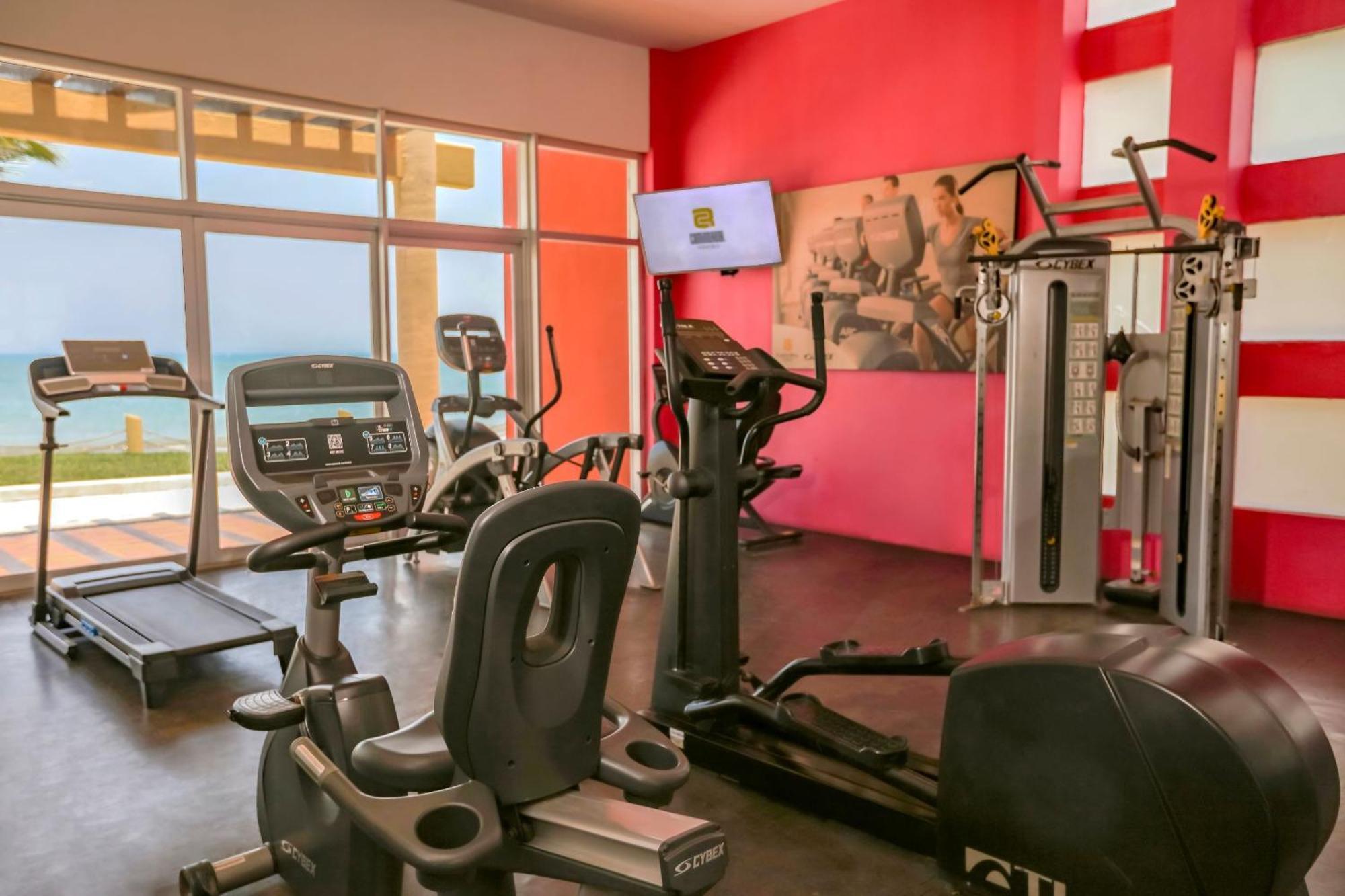 Camino Real Веракрус Экстерьер фото A gym at a hotel