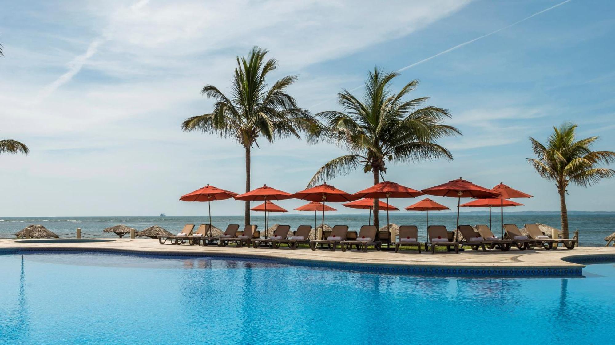 Camino Real Веракрус Экстерьер фото The pool at the Sheraton Nha Trang Hotel & Spa Resort